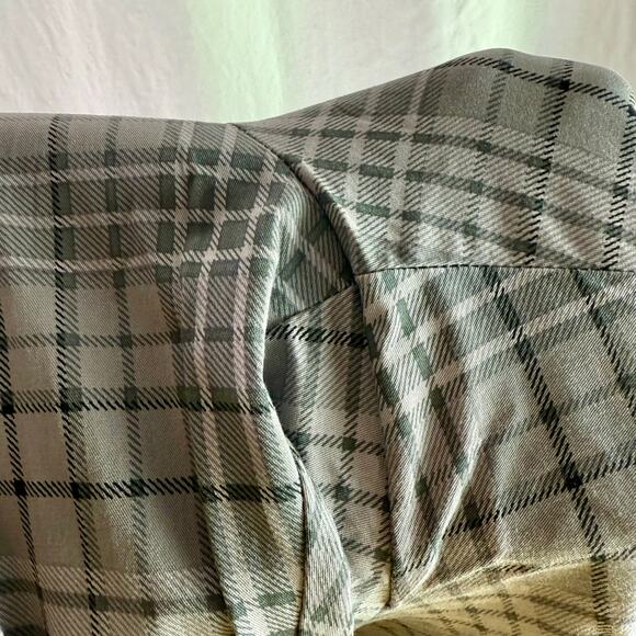 Torrid Women's 16 Gray Plaid Relaxed Taper Challis Plaid High Rise Cropped Pants - Picture 11 of 11